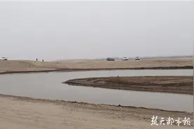 武汉一沙滩成越野网红打卡地，享受速度与激情也要提防陷车的烦恼图片