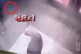 气愤！四川一老太电梯内将鼻涕口痰甩门上，物业回应了图片