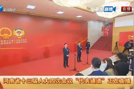 快讯！河南日报客户端记者小薇“代表通道”成功提问生态建设话题图片