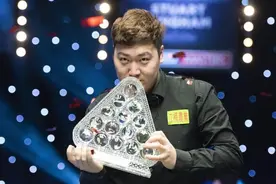 被“台球皇帝”评价为“天赋不高”的颜丙涛，凭什么打破丁俊晖的纪录？图片