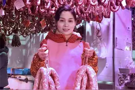 90后“香肠西施”成网红：练切肉手伤过上百次，辛苦但很踏实图片