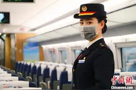 吉林列车员“破圈”成网红：网上传播车厢正能量图片