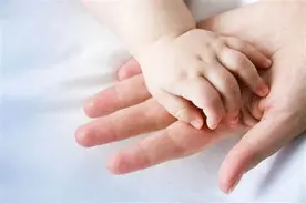 保加利亚一孕妇感染新冠 出生婴儿自带抗体图片
