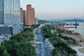 滨江大道提升改造“火力全开”图片
