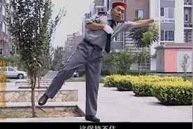 杨光的快乐生活：富豪儿子画画，杨光各种摆姿势，当猴耍呢！视频封面