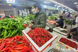 部分品种辣椒贵过猪肉，江城今年为何“辣得跳”？图片