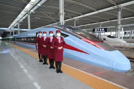 新列车运行图今起实施，新型“复兴号”桂粤间开跑图片