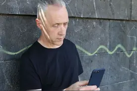 拿着手机的我们，正在经历一场注意力危机图片