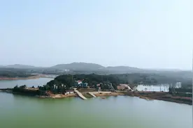 梁子湖畔渔民上岸拥抱新生活图片