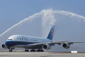保障等级满级“空中巨无霸”南航A380完成天府国际机场试飞图片