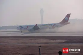成功“第一飞”图片