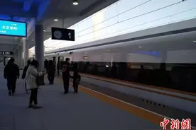 内蒙古进京高铁再“扩容”两城市同日开通“进京高铁”图片