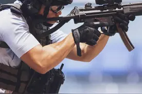 港警一哥出镜客串，香港警方最新宣传片《守城》今晚首播图片
