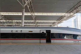 开往春天的列车①｜成渝复兴号迎首个春运：平均20分钟一趟，“踩刹车是门技术活”图片