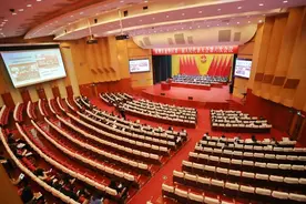 速览政府工作报告！龙华区一届人大六次会议开幕图片