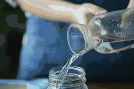 烧开的自来水、桶装水、小瓶矿泉水，长期饮用选择哪个更好？图片