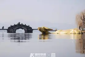 涌金池里的“大金牛”就是他主持创作的，杭州市雕塑院院长林岗：雕塑是一座城市的表情图片