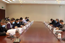 宋德才参加指导大杨树林业局有限公司党委2020年度党员领导干部民主生活会 走访慰问困难职工图片