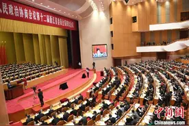 政协委员“群策”护工职业化队伍建设 缓解用工荒图片