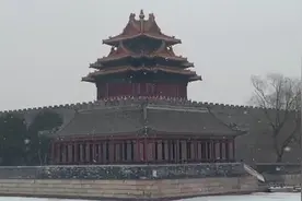 北京再迎降雪，实拍雪中的故宫角楼视频封面