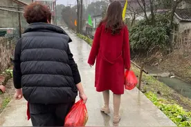 不给疫情防控添压力，上海这对新人主动取消婚礼，宴席菜品全都打包送邻居图片