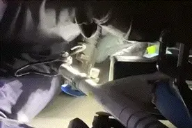 看着都疼！广州一男子骑共享单车，屁股被铁架刺穿……图片