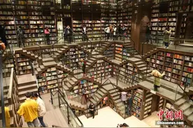 网红书店里，书会成为“拍照道具”吗？图片