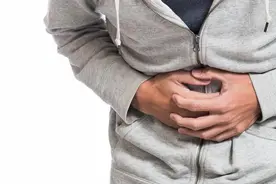 胃炎患者生活应该保持规律，少吃刺激性食物图片