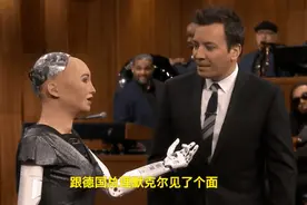 机器公民索菲亚今年或量产！曾扬言毁灭人类，与马斯克互怼，受 Yann LeCun 指责图片