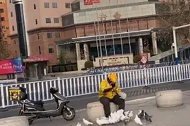 你向我奔赴而来，带着“星辰大海”……谢谢你，快递小哥图片