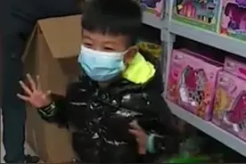 小学生考“双百”，爸爸这个奖励刷屏了图片