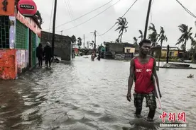 狂风暴雨致河水暴涨 南非一国家公园暂停接待游客图片