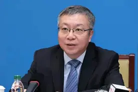 中小学教师减负清单如何落实？教育部回应视频封面