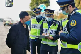 整治“黑车”、“黑公司”，杭州多部门联合约谈8家“有照无证”客运企业图片
