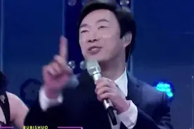春晚：费玉清魔性歌曲《什么都不必说》，现场好嗨！视频封面