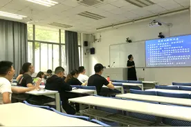工资不挂钩论文数：让高校教师考核回归教育本位 | 新京报专栏图片
