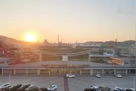 太过稀罕引来同行“围观”：女调车员的“铁汉”人生图片