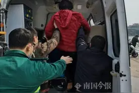 紧急救援！红衣女子跳下柳江大桥，漂浮江面上一动不动...图片