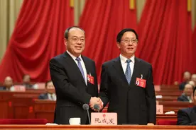 阮成发当选云南省人大常委会主任 王予波当选省人民政府省长图片