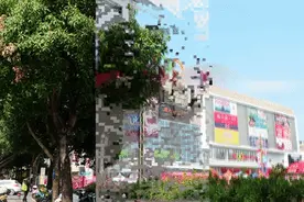 南宁一女子哄抢小礼品时摔断手 丈夫：商家得赔图片