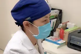 小宝宝流泪 眼屎多 当心鼻泪管堵塞视频封面