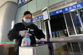 #（社会）江苏镇江：春运与防疫同行图片