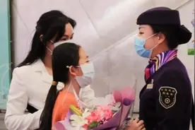 13年不断的情缘，这对特殊“母女”在广州东站重逢图片