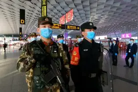 武警机场巡逻为出行护航，旅客：看到他们心里踏实视频封面