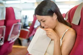 为什么有人一坐车就晕车？医生为你解答图片
