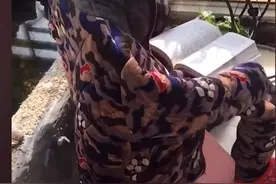 小学生用衣服摆假人假装学习，把家长都蒙了，网友：不可取但好搞笑图片
