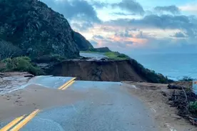 “最美大道”加州1号公路遭泥石流冲毁，部分路面掉入大海图片