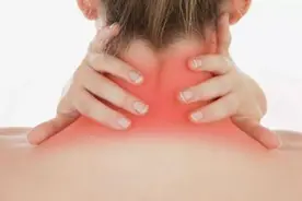 低头族“自救”指南！六个动作让你摆脱“富贵包”视频封面