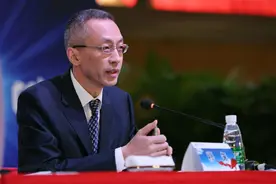 辞职三年多的上海金融“蛀虫”被开除党籍，夫妻共贪生活腐化图片