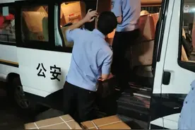 售价上千元的网红面霜，成本仅10元，而且是在公厕里灌的图片